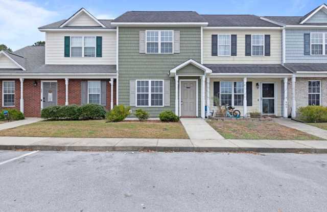 Great Town Home! City Convenience! - 404 Streamwood Drive, Jacksonville, NC 28546