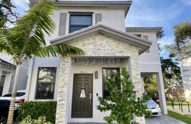 2825 Sw 17th Ave - 2825 Southwest 17th Avenue, Fort Lauderdale, FL 33315