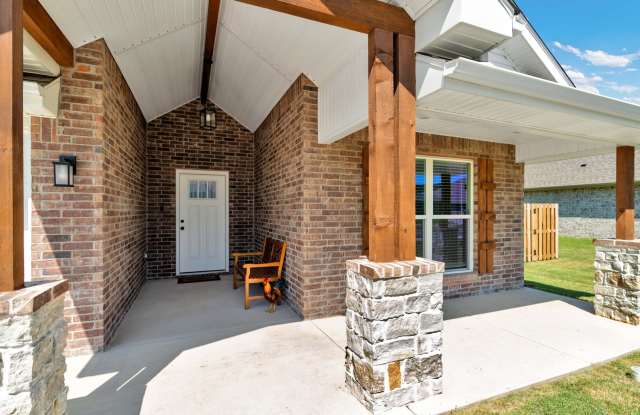 Newly built 3 Bed 2 bath home with Large backyard Gallery 4