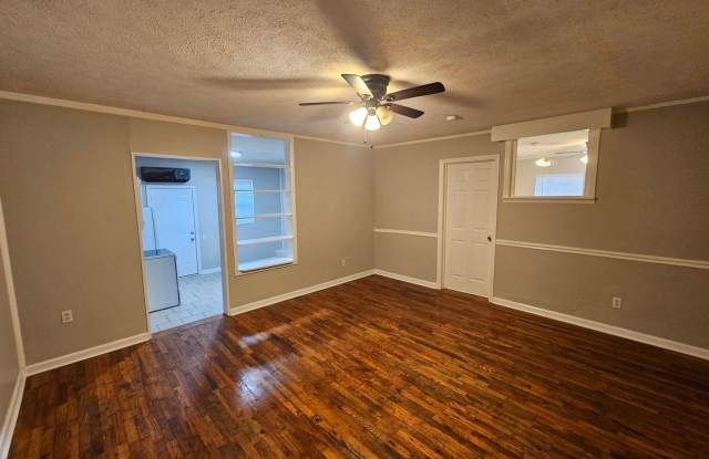 2 Bedroom 1 Bath Downstairs apartment in the heart of Maryville & available now! Gallery 4