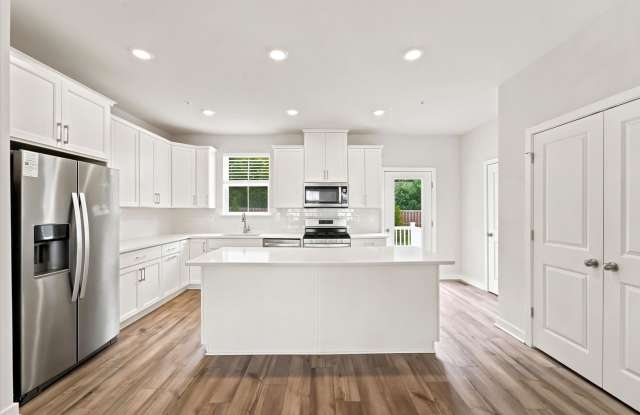 3 B/2.5B Townhome in Downingtown School District Gallery 3