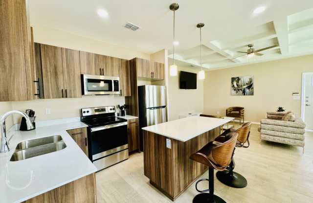 3013 W Driftwood St photos photos