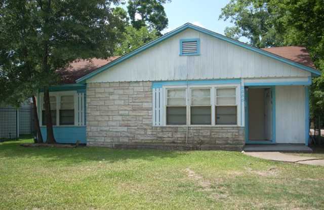2355 N Lynwood Dr photos photos