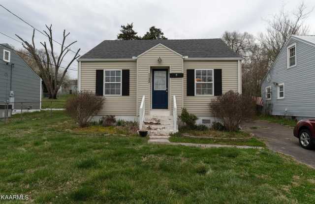 Updated North Knoxville Gem | Massive Fenced Yard & Prime Location! photos photos