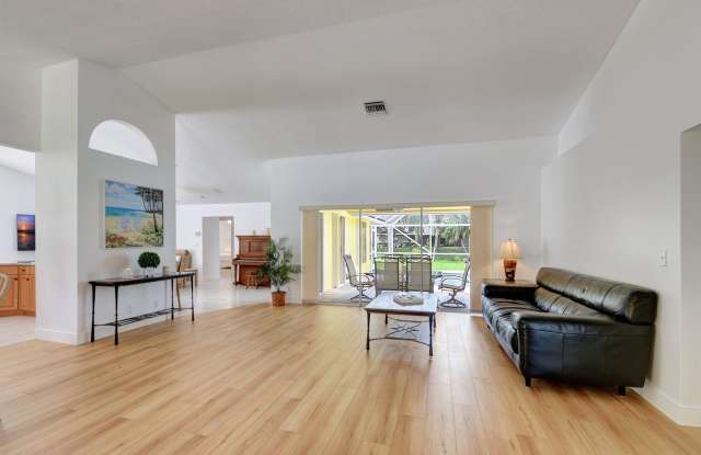 13798 Columbine Avenue Gallery 4
