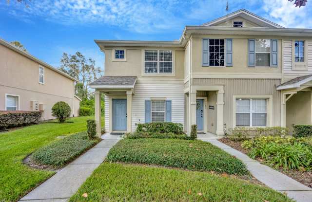 LOVELY FISHHAWK TOWNHOME AVAILABLE-- END UNIT!! Gallery 1