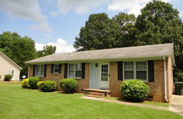 3 Bedroom w/ Wood Deck  Storage Building! - 1648 Amber Lane, Rock Hill, SC 29732