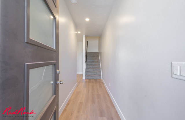 Stunning Dog Friendly 4 Bedroom 2.5 Bath Townhome! Gallery 4