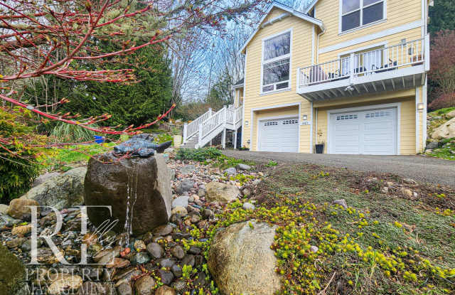 Light-Filled View Home with Vaulted Ceilings & Warm Wood Finishes photos photos Light-Filled View Home with Vaulted Ceilings & Warm Wood Finishes photos photos