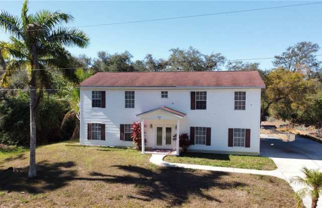 2021 Wells Avenue photos photos