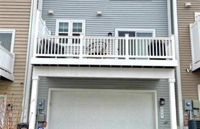Amazing Townhouse with plenty of natural light Gallery 1