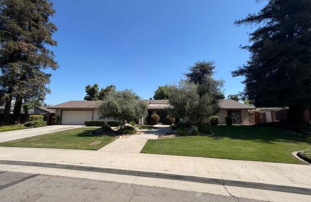 Great home with a pool for rent in Tulare! photos photos