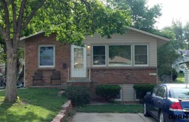 Main floor unit available in Bellevue - 2801 Madison Street, Bellevue, NE 68005