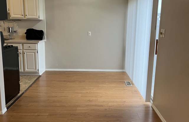 28446 Raleigh Crescent Dr Gallery 4