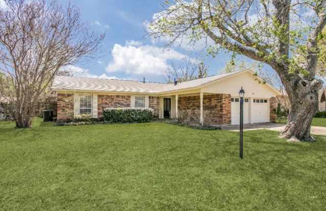 925 Holly Street - 925 Holly Street, Crowley, TX 76036