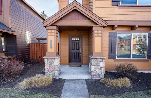 SE Home near parks and Bend Golf Club Gallery 4