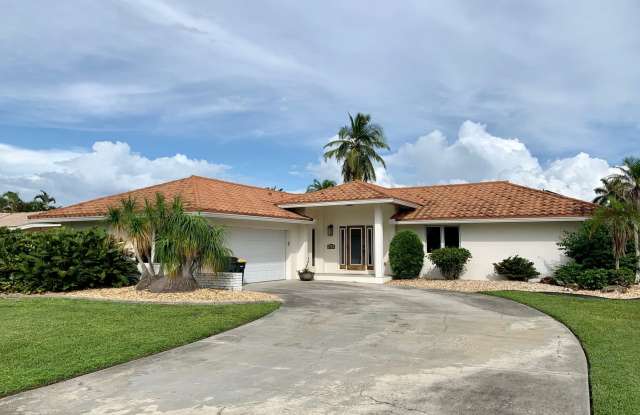 AVAILABLE 2027 SEASON! ! PGI HEATED POOL, WATERFRONT, BOAT LIFT Gallery 4