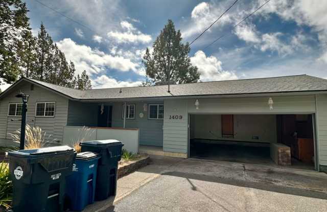 Grand 4Bd/3Ba Two Story Home w/ Bonus Room! 1409 NW Portland Ave! photos photos