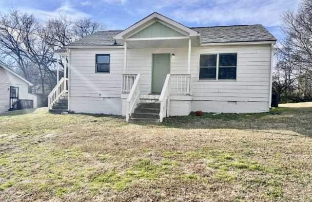 Renovated 2 Bedroom Pet Friendly Home For Rent! photos photos Renovated 2 Bedroom Pet Friendly Home For Rent! photos photos