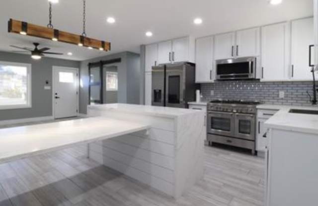 300 Lakeview Drive Gallery 4