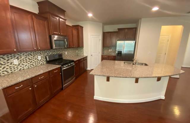 Room in 3 Bedroom Home at Pecan Ridge Dr Gallery 3