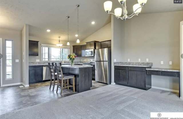 3 Bedroom / 3 Bathroom Tri-Level Home! photos photos