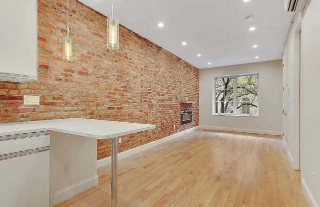 341 West 48th Street photos photos