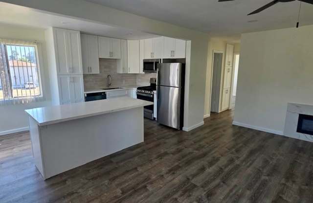 Upstairs 2 bedroom 1 bath apartment in PB, 4 blocks from ocean photos photos