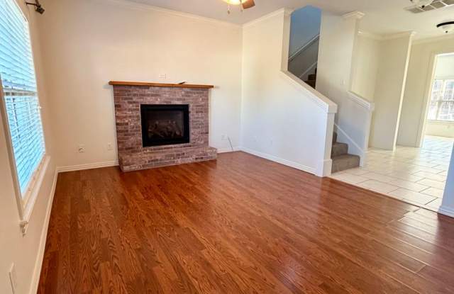 Well maintained three bedroom two and half bathroom home Gallery 4