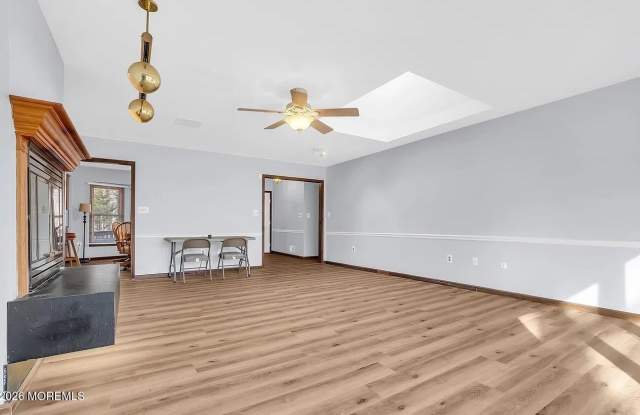 1097 S Lakewood Farmingdale Road Gallery 4