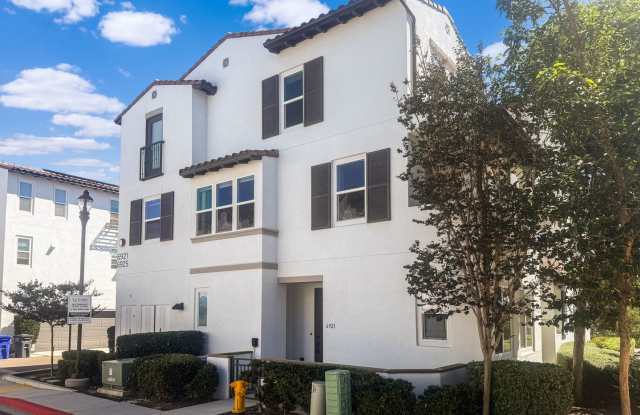 Beautiful 3B/3.5BA Townhouse in Carlsbad w/ AC, Attached Garage,  Pool! photos photos