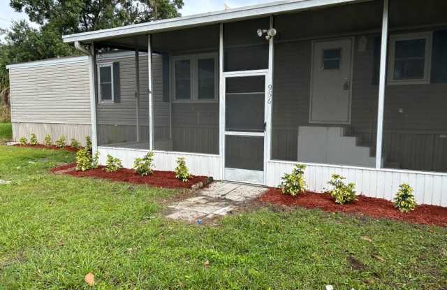 $600 OFF FIRST MONTH - Charming 3BR2B Home in Lakeland - 956 Southern Avenue, Polk County, FL 33815
