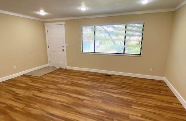 1045 SE Fir Grove Loop Gallery 2