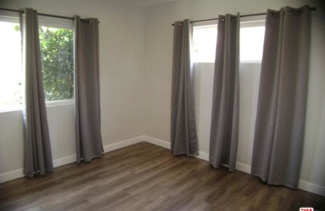 14436 EMELITA Street Gallery 4