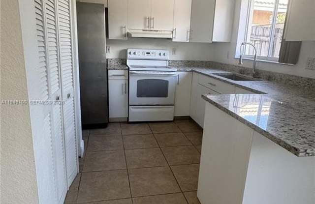 915 SE 13th Road, Homestead, FL 33035 photos photos