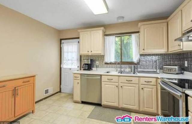 7600 Capetown Plz Gallery 3