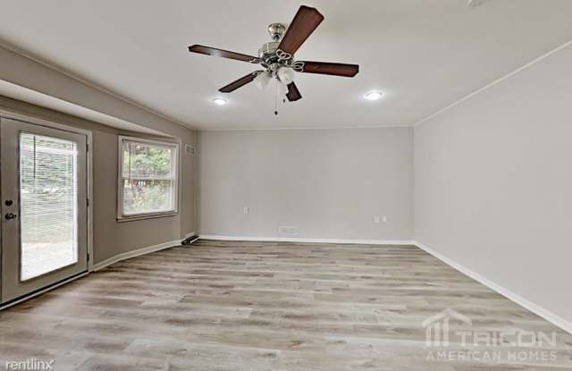 1078 Strawberry Lane Gallery 4