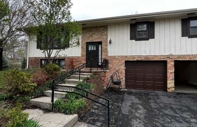 East Council Bluffs 3BD/3BA Split-Level House Gallery 3