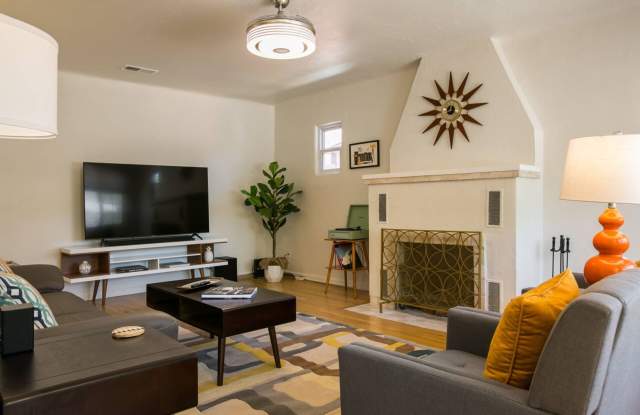 Newly renovated! 3 Bedroom in Nob Hill - 311 Richmond Drive Southeast, Albuquerque, NM 87106