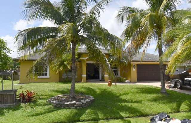 1234 SW Asturia Avenue photos photos