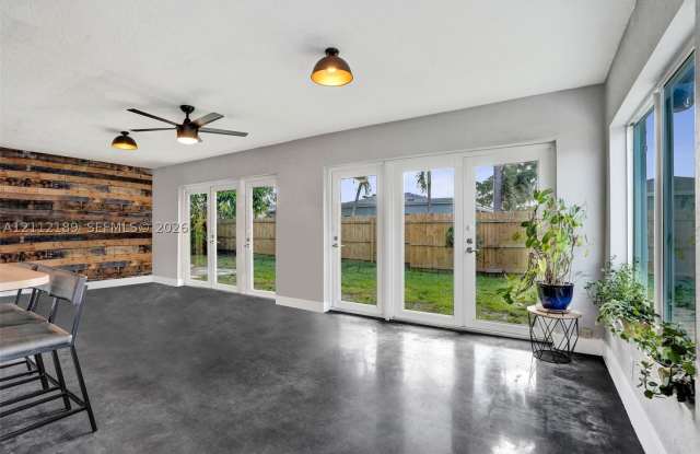 5161 SW 7th Ct Gallery 2