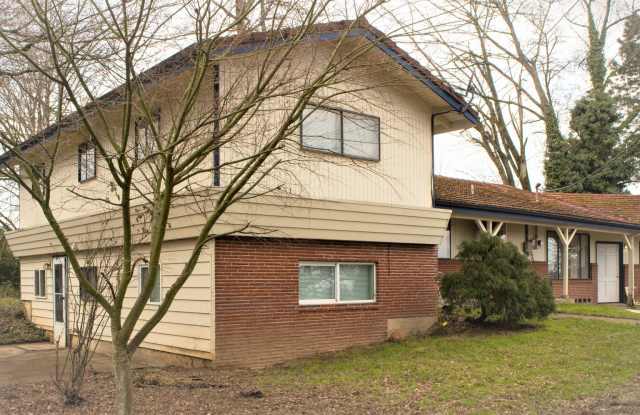 Large 3 Bedroom Split-Level Home With Office! photos photos