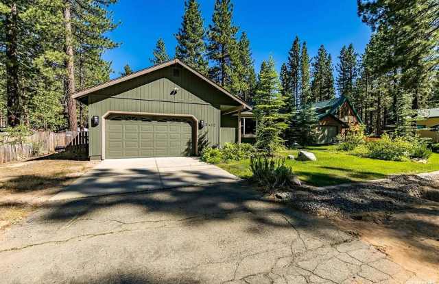 Large pet friendly 4Bd home home available for a Seasonal lease starting 1/4/27!! Call to inquire today! Gallery 1