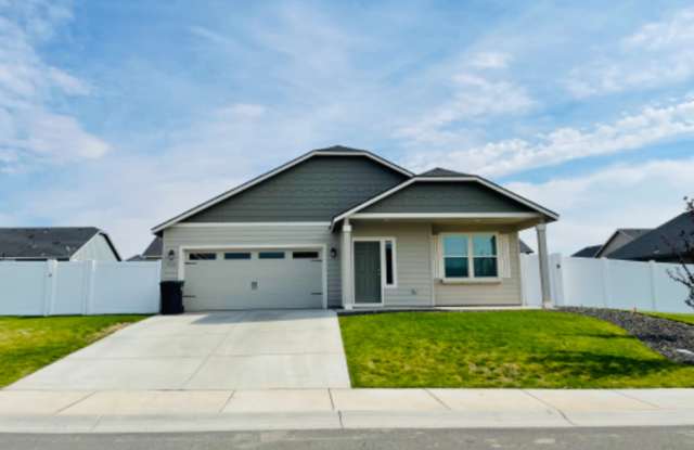Charming 3 Bed/2 Bath Single Family Home in Moxee photos photos