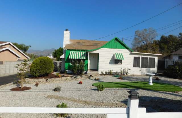 Farmhouse Style 2BD/1BA House For Rent in Sylmar photos photos