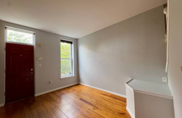 Charming 1BD/2BA Townhome w/ Roof Deck in Riverside, MD! Gallery 3