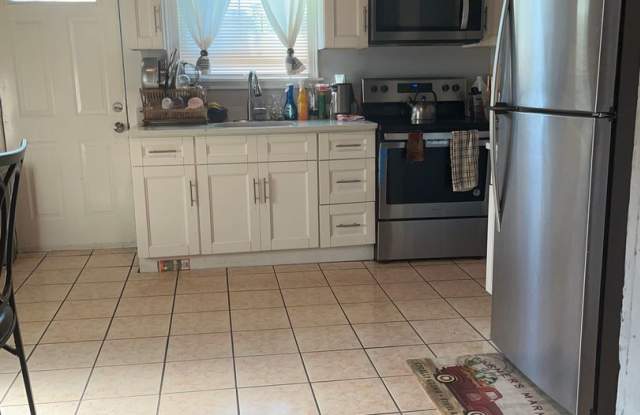 2 Bed / 1 Bath First-Floor Rental – Available ASAP Gallery 4