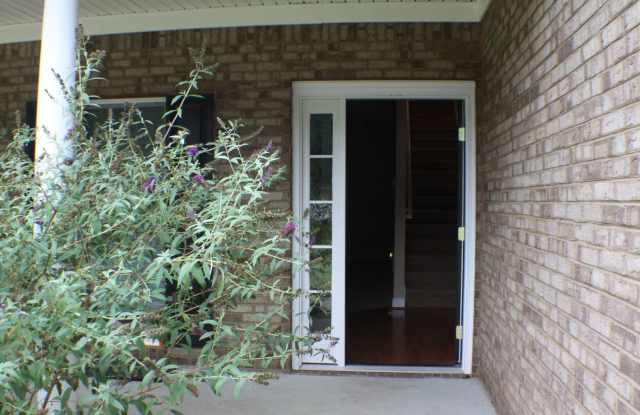 Beautiful Single Family Home - 4 Bedrooms  2 Full Baths! - 651 Lakeland Way, Athens, GA 30607