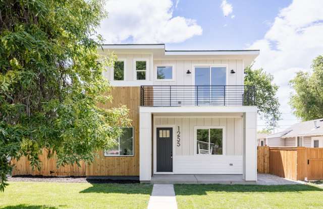 Modern 4BD, 3BA Home with 2-Car Garage and Backyard photos photos