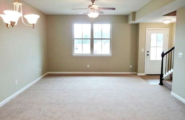 Spacious 3 Bedroom/2.5 Bath with Loft area for Rent! Available to View with 48 Hour Notice!!! Gallery 3